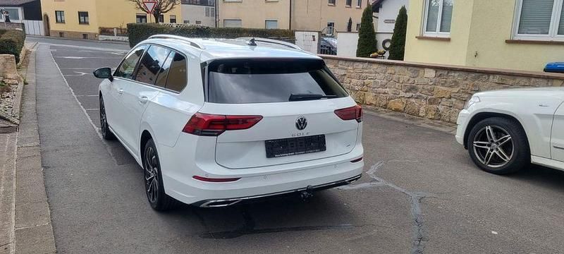 Gebraucht VW Golf VIII Move 150 PS (110 kW) 2024 Weiß Kombi