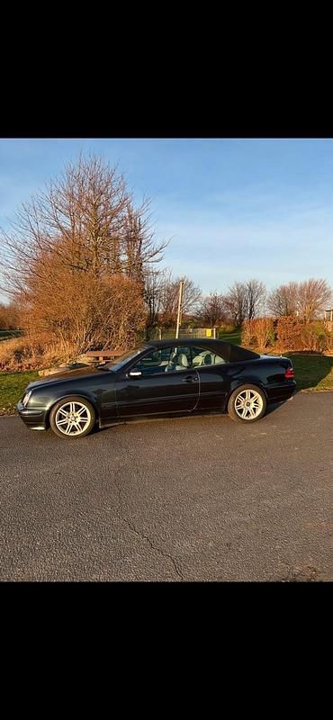 Gebraucht Mercedes CLK320 218 PS (160 kW) 2000 Blau Cabrio