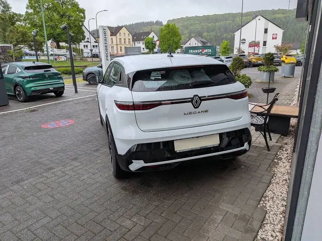Gebraucht Renault Megane E-Tech Equilibre 96 kW (131 PS) 2022 Weiß Limousine
