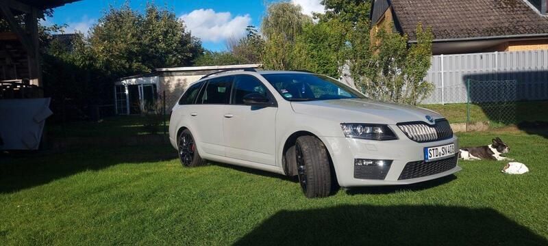 Grau Gebraucht 2016 Skoda Octavia RS Kombi | 18.200 € (Fairer Preis) - Bild 1/4