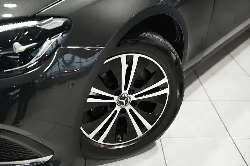 Gebraucht Mercedes E220 Avantgarde 200 PS (147 kW) 2023 Grau Kombi
