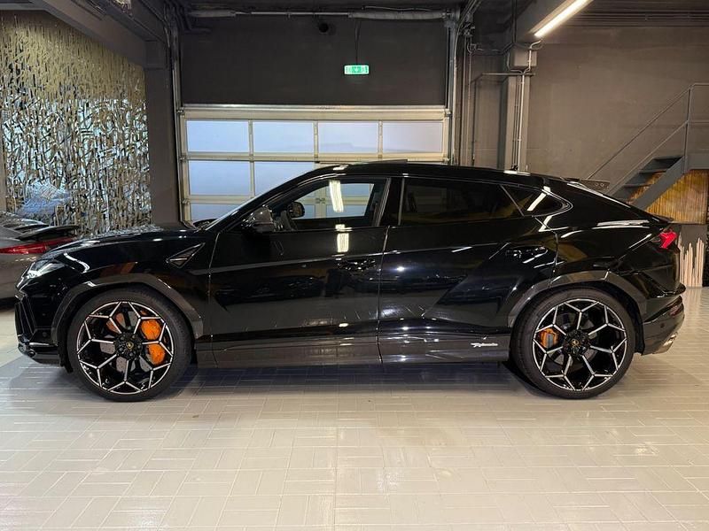 Second-hand Lamborghini Urus 666 CP (489 kW) 2025 Negru SUV