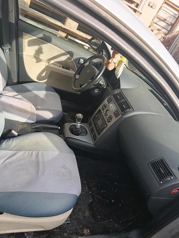 Gebraucht Ford Mondeo 145 PS (106 kW) 2001 Silber Kombi