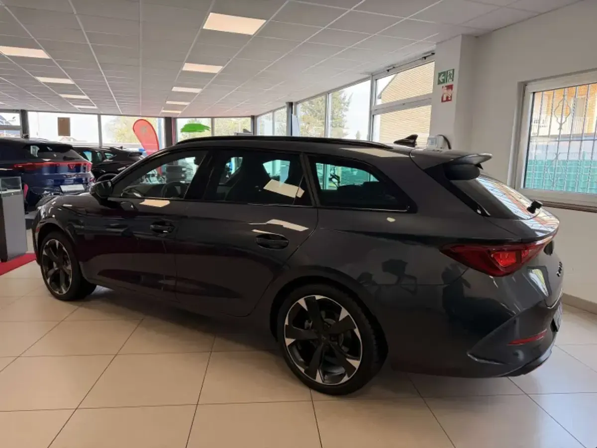 Gebraucht Cupra Leon 150 PS (110 kW) 2024 Magnetic grau Kombi