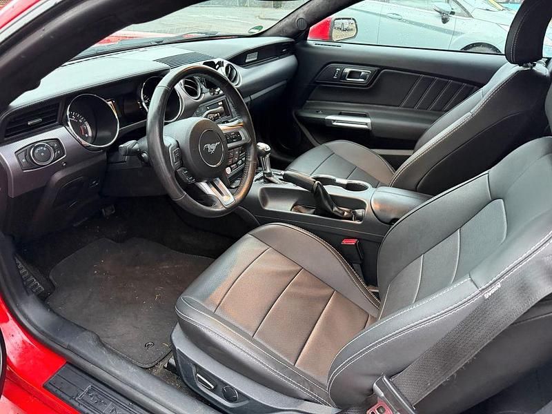 Gebraucht Ford Mustang Basis 314 PS (230 kW) 2016 Rot