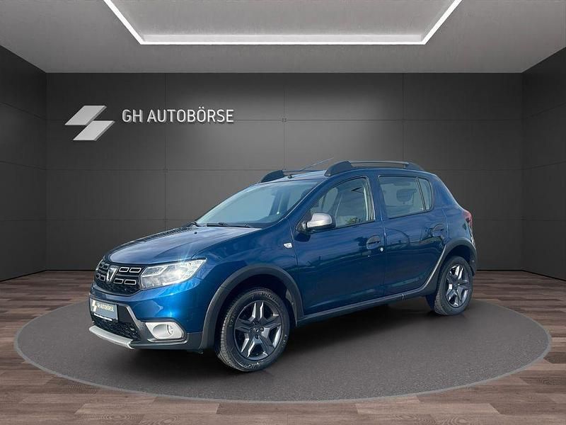 Blau Gebraucht 2018 Dacia Sandero Celebration Kleinwagen | 8.999 € (Fairer Preis) - Bild 1/4