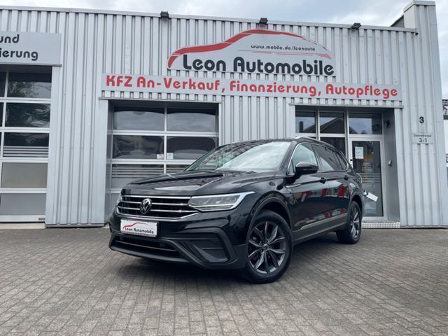 Deep black perleffekt (metallic) Gebraucht 2022 VW Tiguan Allspace Life SUV | 23.490 € (Fairer Preis) - Bild 1/4