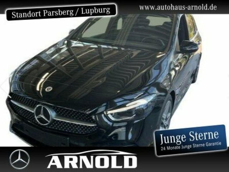 Kosmosschwarz (metallic) Gebraucht 2023 Mercedes B220 AMG Van / Kleinbus | 39.749 € (Etwas zu teuer) - Bild 1/2