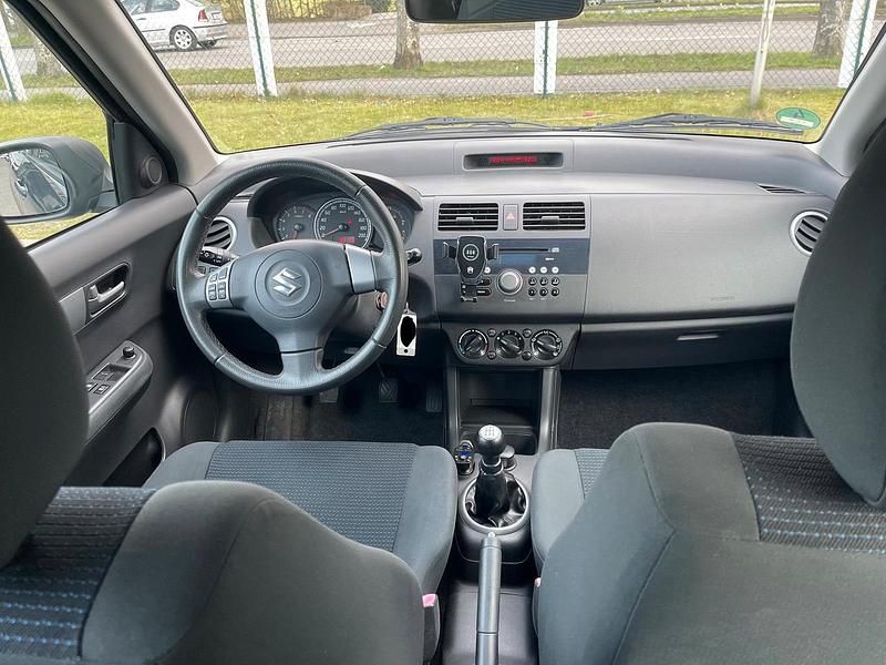 Gebraucht Suzuki Swift 92 PS (67 kW) 2009 Schwarz Kleinwagen