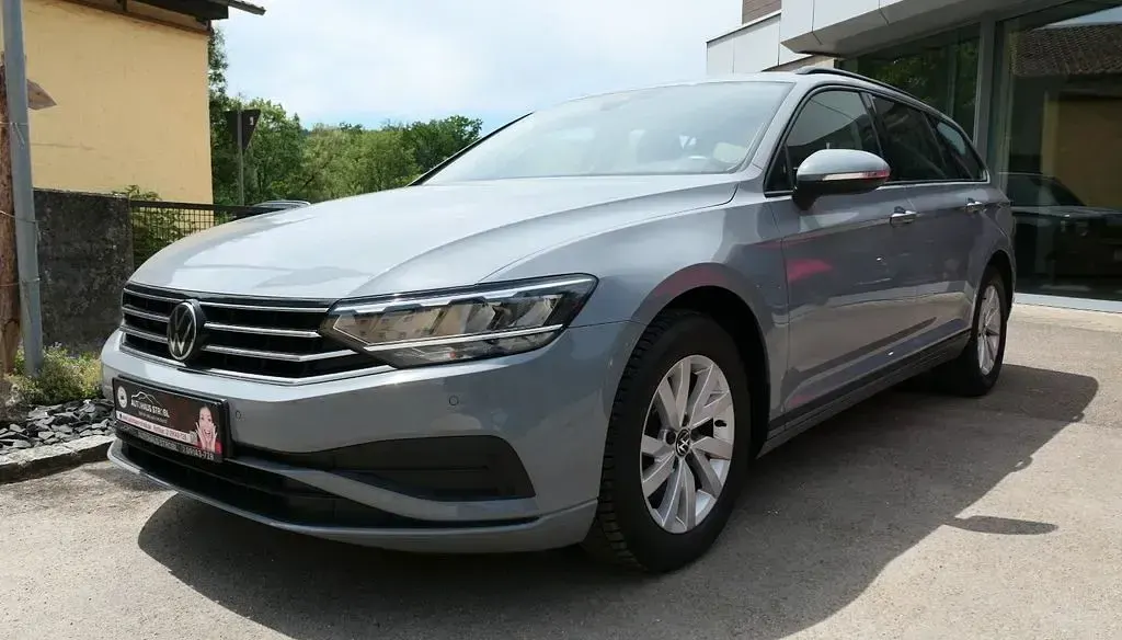 Gebraucht VW Passat 150 PS (110 kW) 2023 Mondsteingrau (metallic) Kombi