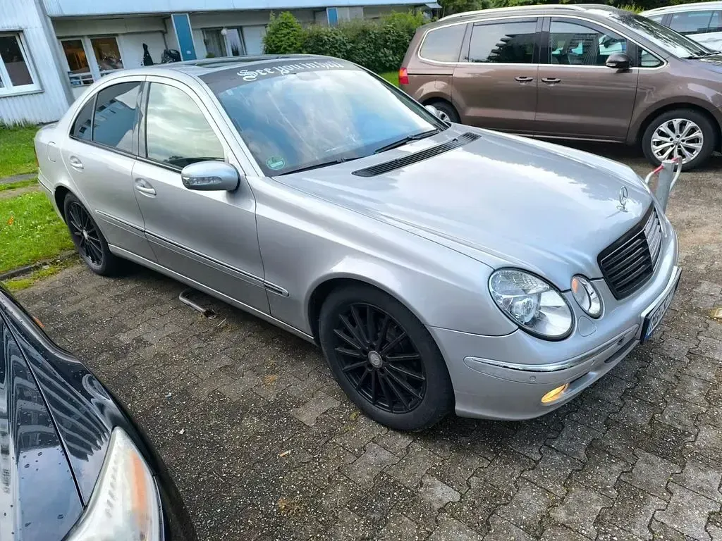 Gebraucht Mercedes E270 170 PS (125 kW) 2002 Silber Limousine