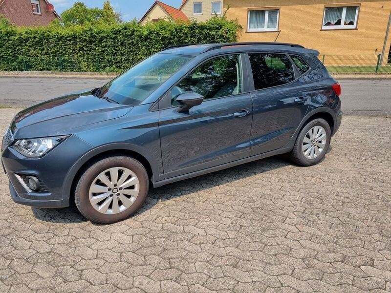 Grau Gebraucht 2021 Seat Arona Style SUV | 15.900 € (Guter Preis) - Bild 1/4