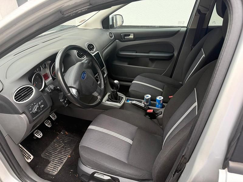 Gebraucht Ford Focus 101 PS (74 kW) 2010 Silber Kombi
