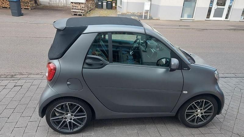 Grau Gebraucht 2018 Smart ForTwo Cabrio Brabus Cabrio | 26.000 € (Etwas zu teuer) - Bild 1/4