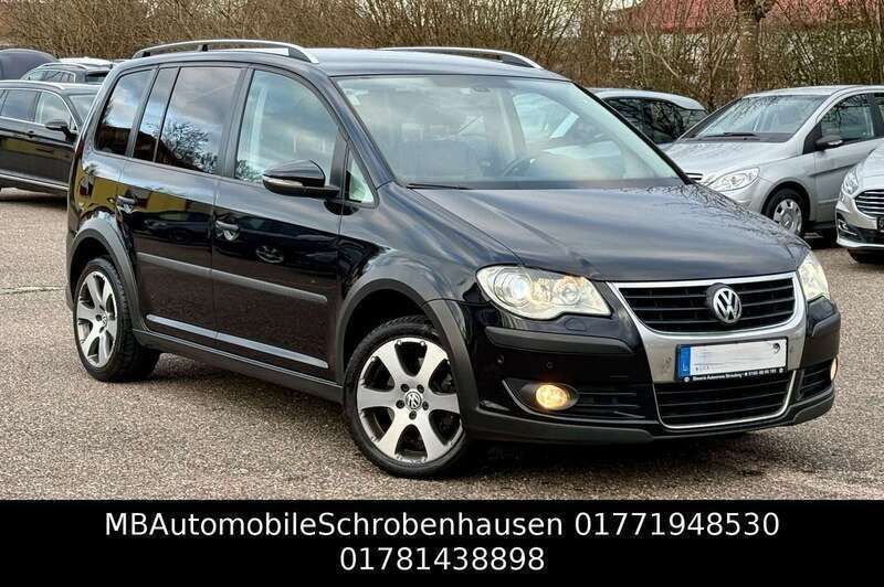Deep black perleffekt Gebraucht 2010 VW Touran Cross Van / Kleinbus | 4.777 € (Superpreis) - Bild 1/3