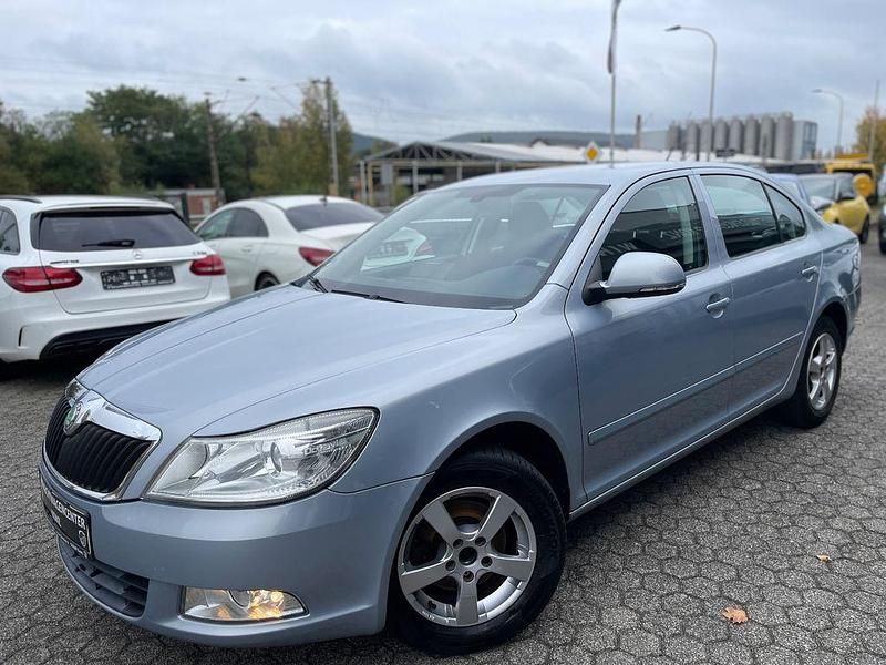 Blau Gebraucht 2009 Skoda Octavia Ambiente Limousine | 4.790 € (Fairer Preis) - Bild 1/4