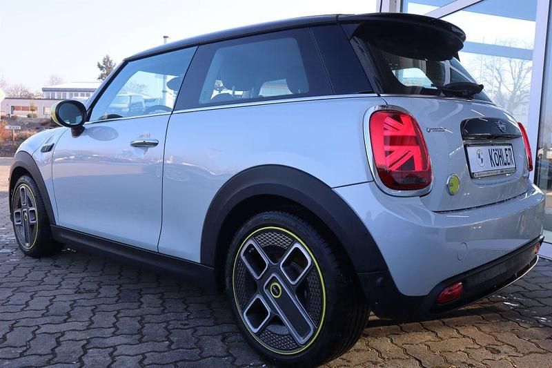 Gebraucht Mini Cooper SE Hatch 135 kW (184 PS) 2021 White silver Kleinwagen