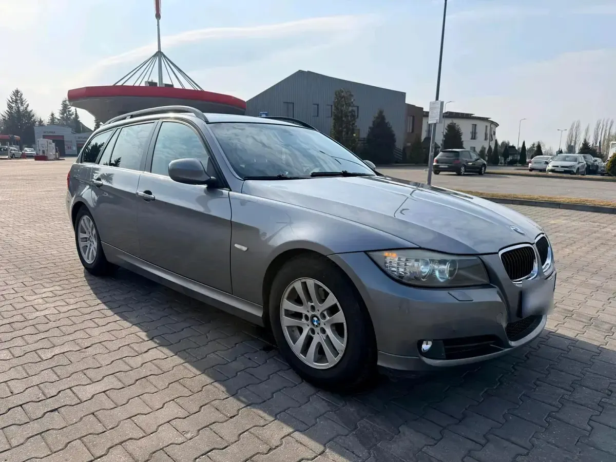 Gebraucht BMW 318 143 PS (105 kW) 2009 Grau Kombi