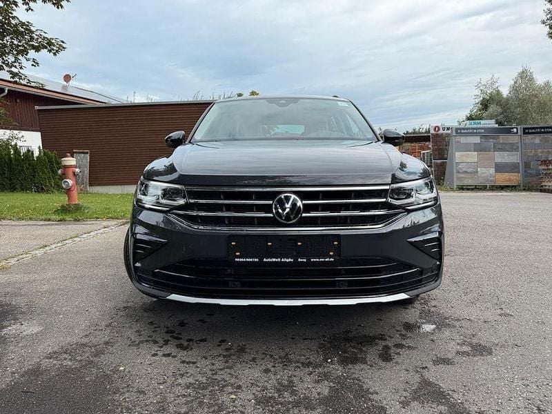 Gebraucht VW Tiguan Sportline 150 PS (110 kW) 2023 Grau SUV