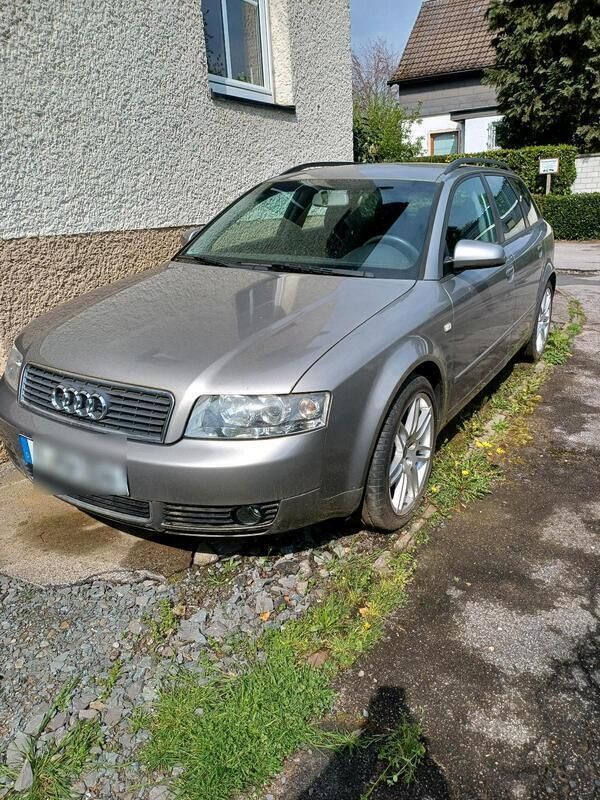 Grau Gebraucht 2004 Audi A4 Kombi | 3.200 € (Fairer Preis) - Bild 1/4