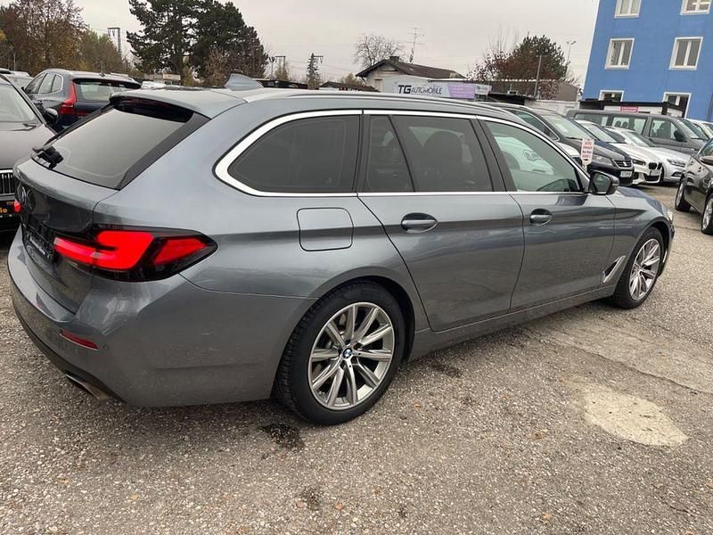 Gebraucht BMW 530 Sport Line 286 PS (210 kW) 2021 Grau Kombi