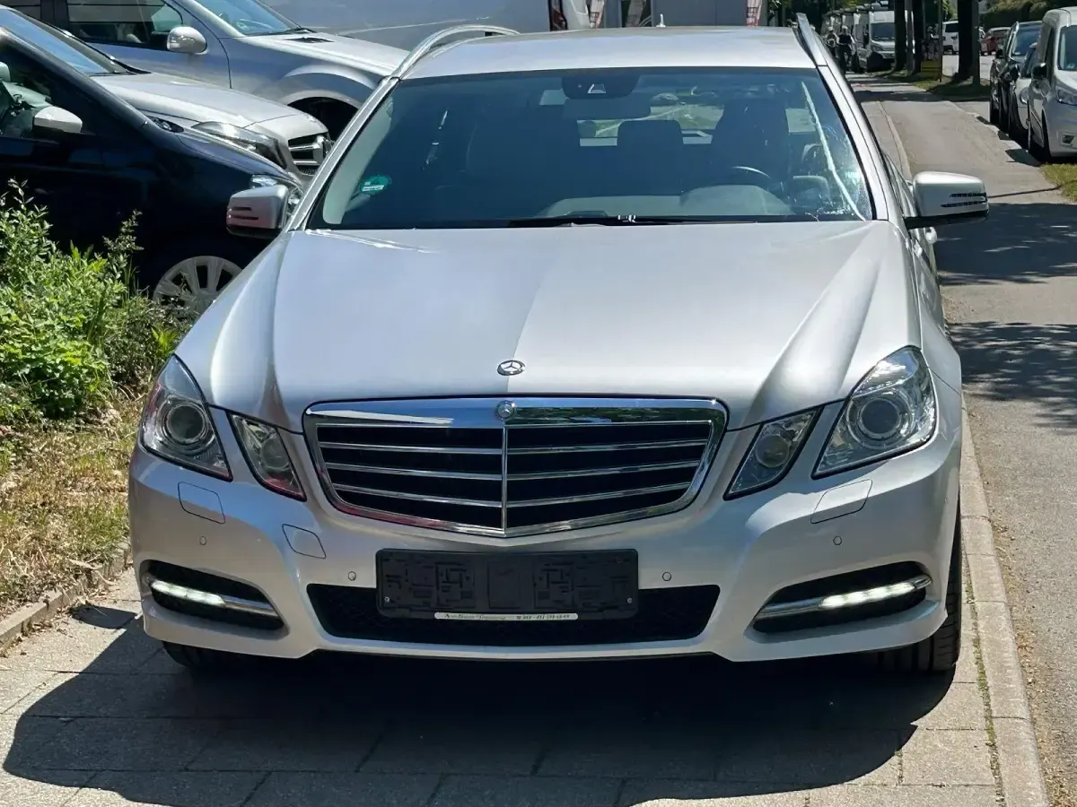 Gebraucht Mercedes E250 Avantgarde 204 PS (150 kW) 2010 Silber Kombi