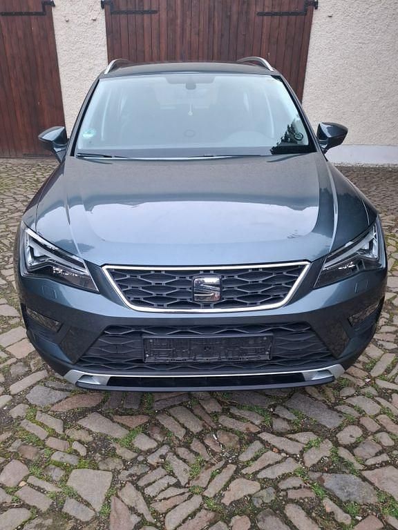 Grau Gebraucht 2016 Seat Ateca 4Drive SUV | 15.800 € (Fairer Preis) - Bild 1/4