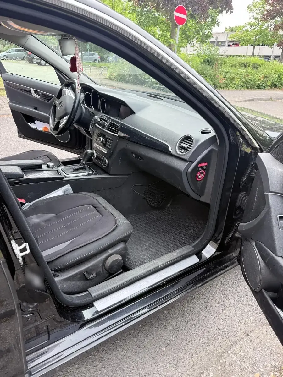 Gebraucht Mercedes C180 120 PS (88 kW) 2011 Schwarz Kombi