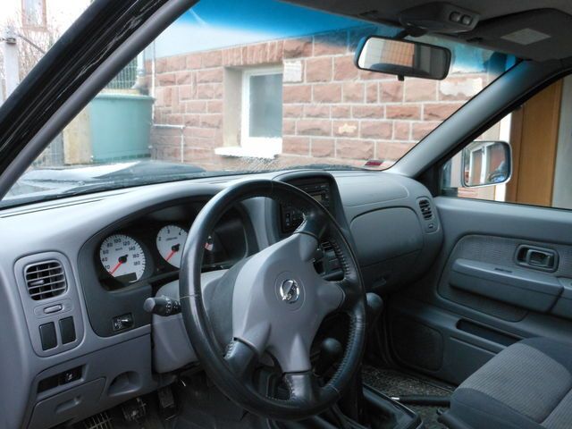 Gebraucht Nissan Navara 133 PS (97 kW) 2011 Schwarz Pickup