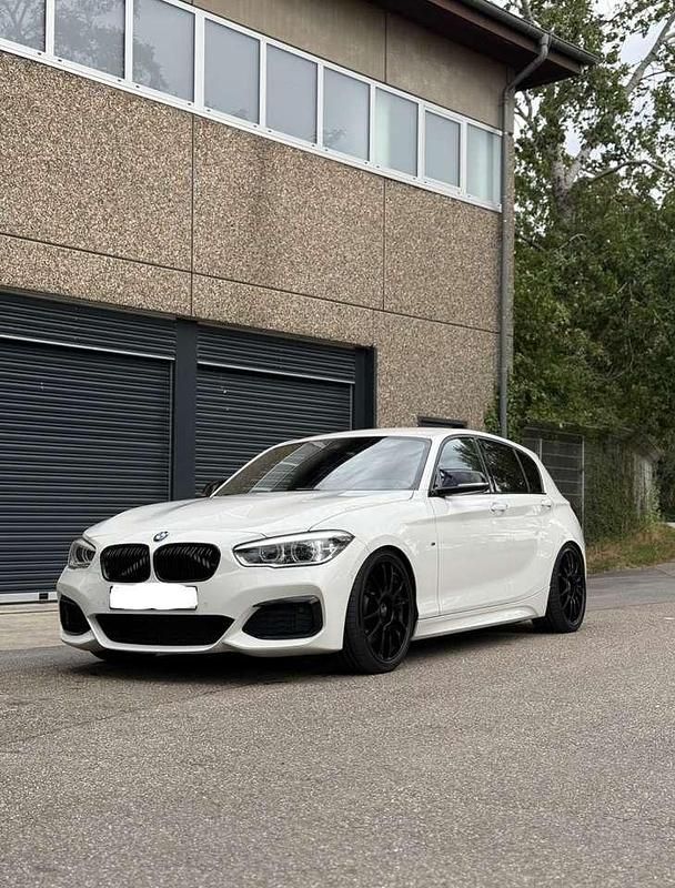 Weiß Gebraucht 2017 BMW M140 M Sport Limousine | 28.500 € (Fairer Preis) - Bild 1/4