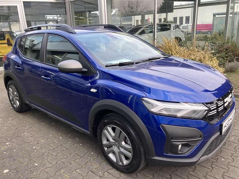 Gebraucht Dacia Sandero Expression 101 PS (74 kW) 2023 Ironblau metallic Limousine