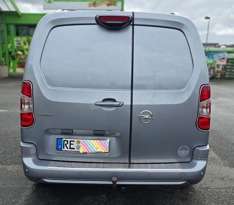 Gebraucht Opel Combo 131 PS (96 kW) 2019 Silber Van / Kleinbus