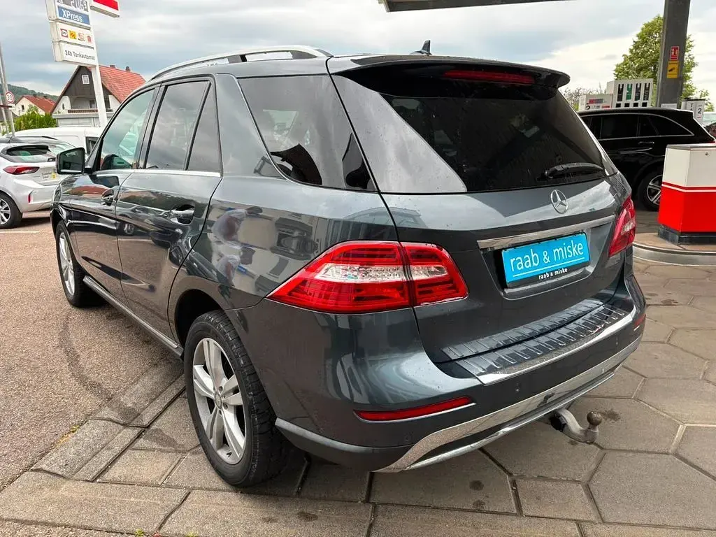 Gebraucht Mercedes ML350 258 PS (189 kW) 2011 Grau SUV