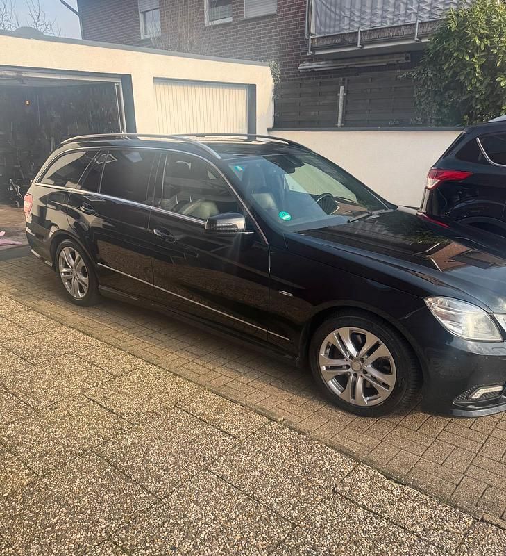Gebraucht Mercedes E350 Avantgarde 265 PS (194 kW) 2011 Schwarz Kombi
