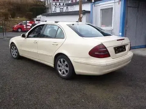 Gebraucht Mercedes E200 122 PS (89 kW) 2006 Beige Limousine
