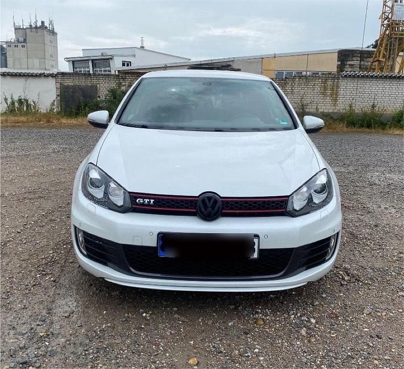 Weiß Gebraucht 2011 VW Golf VI Edition Limousine | 8.790 € (Fairer Preis) - Bild 1/4