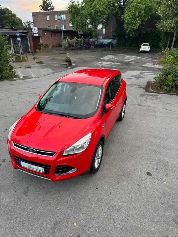 Używany Ford Kuga SYNC Edition 150 KM (110 kW) 2015 Czerwony SUV