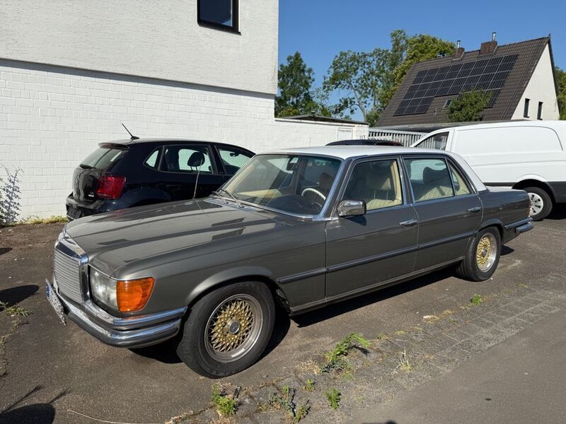 Braun Gebraucht 1977 Mercedes 450 Limousine | 7.950 € - Bild 1/2