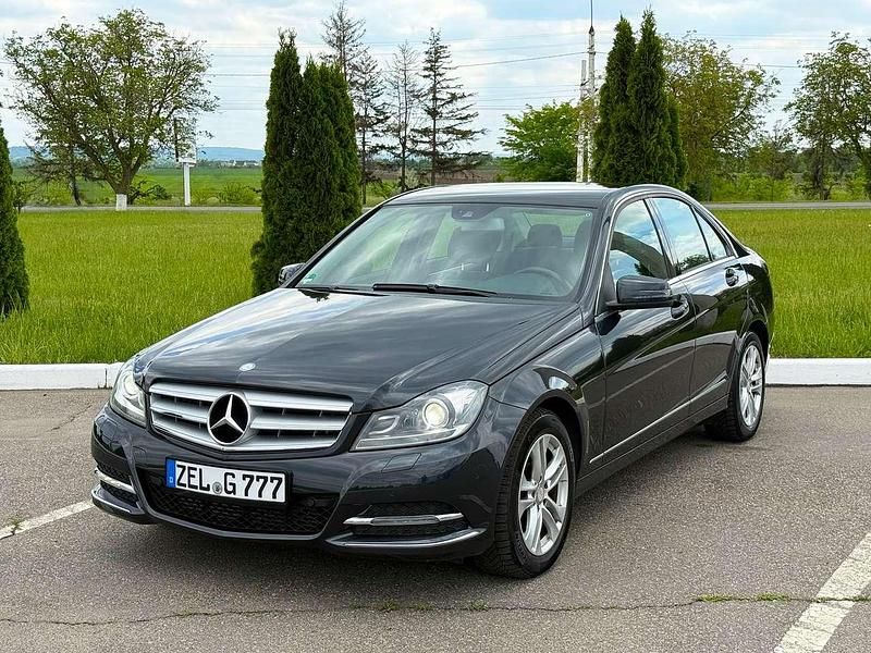 Schwarz Gebraucht 2012 Mercedes C250 Avantgarde Limousine | 11.500 € (Etwas zu teuer) - Bild 1/4