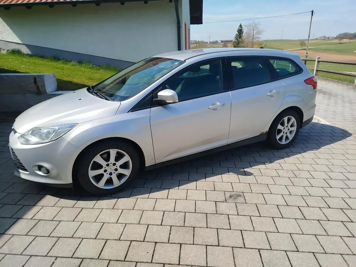 Gebraucht Ford Focus 122 PS (89 kW) 2012 Silber Kombi