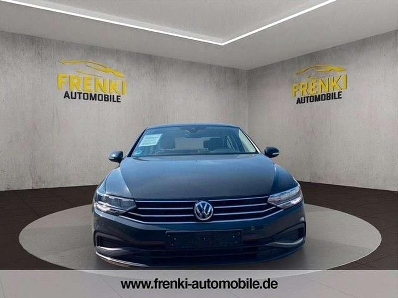 Gebraucht VW Passat Basis 120 PS (88 kW) 2019 Grau Limousine