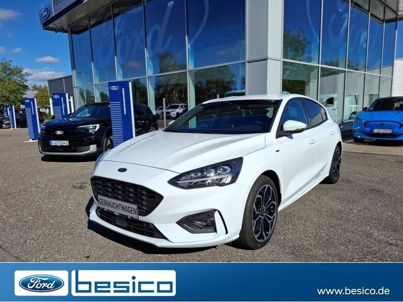 Frostweiß Gebraucht 2021 Ford Focus ST-Line Limousine | 20.750 € (Fairer Preis) - Bild 1/4