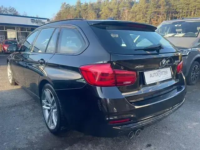 Gebraucht BMW 335 Sport Line 313 PS (230 kW) 2018 Black sapphire metallic (metallic) Kombi