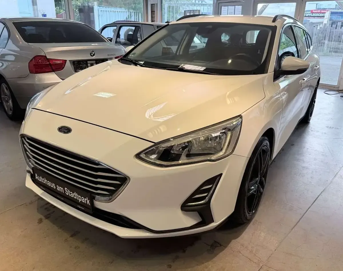 Gebraucht Ford Focus Trend 95 PS (69 kW) 2019 Frozen white Kombi