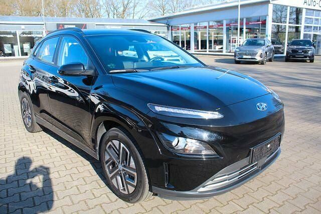 Gebraucht Hyundai Kona Select 100 kW (136 PS) 2021 Schwarz SUV