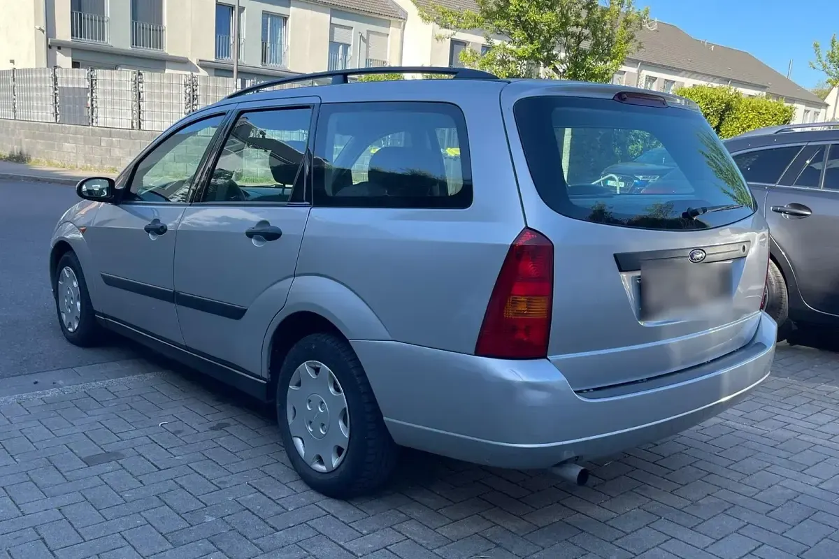Usata Ford Focus 101 CV (74 kW) 2000 Argento Station wagon