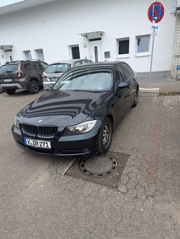 Blau Gebraucht 2006 BMW 320 Limousine | 2.000 € (Superpreis) - Bild 1/4