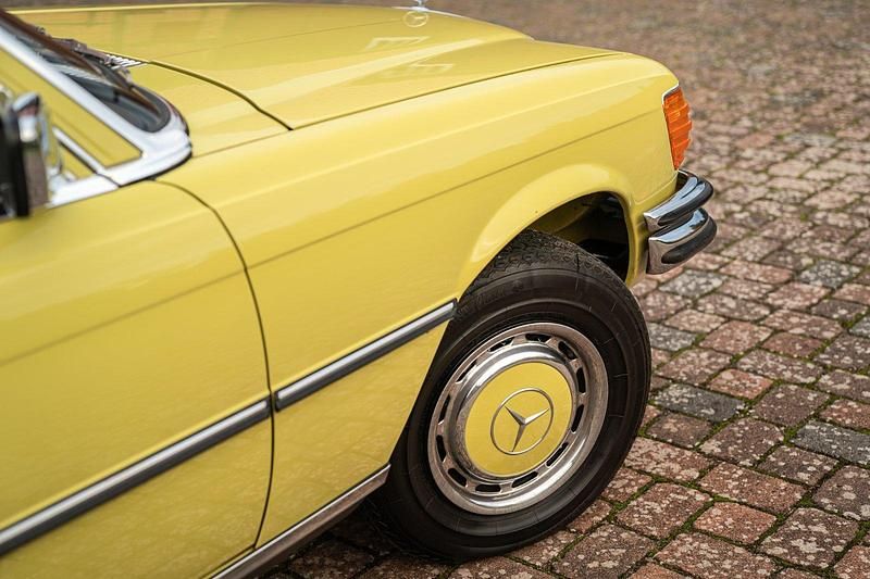 Gebraucht Mercedes E280 185 PS (136 kW) 1976 Gelb Limousine