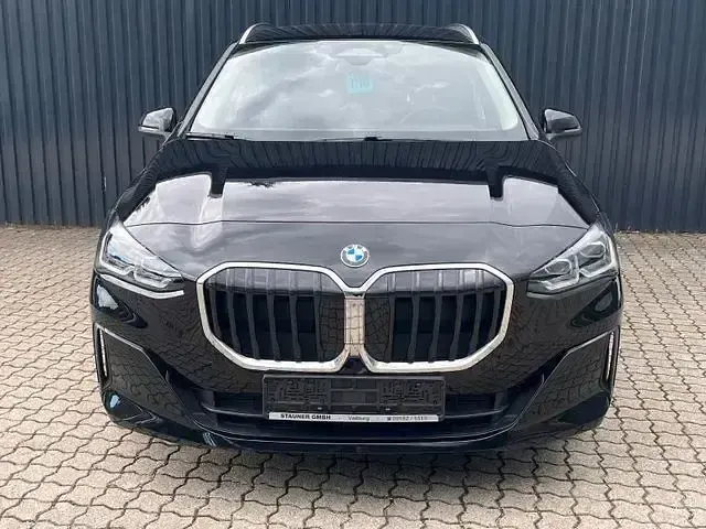 Gebraucht BMW 218 Active Tourer 150 PS (110 kW) 2024 Schwarzuni Van / Kleinbus