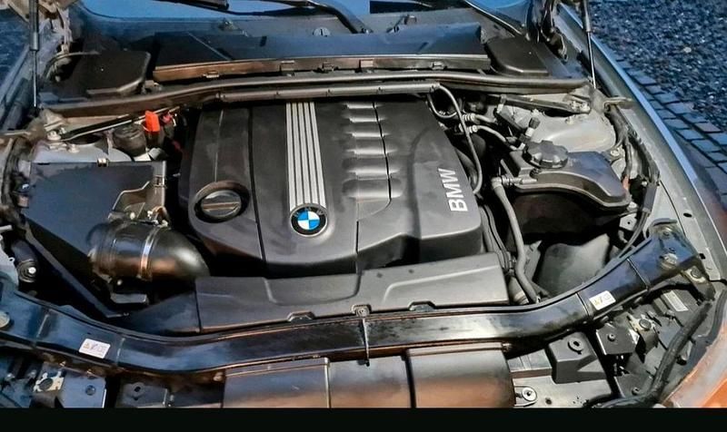 Gebraucht BMW 330 385 PS (283 kW) 2010 Silber Kombi